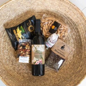 Time to Enjoy - Borrelpakket met fles chardonnay